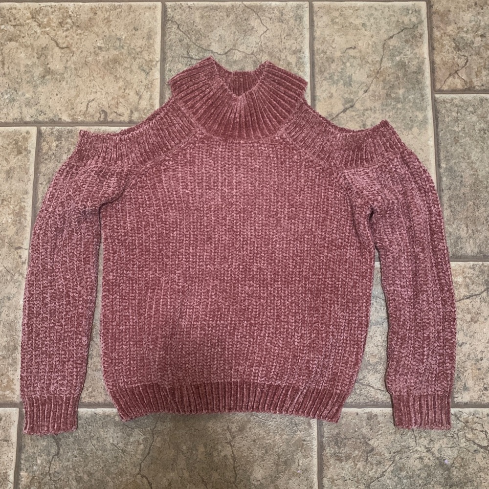 Beautiful VICI collection cold shoulder sweater